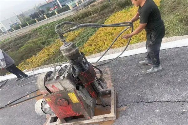 克山马路面下沉注浆加固